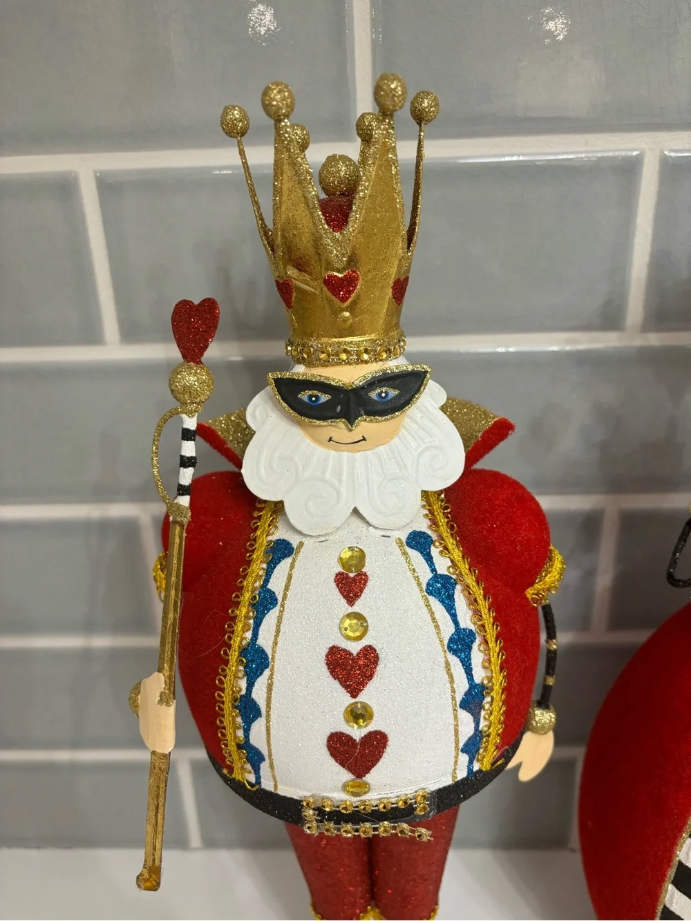 Set Of 2 PIER 1 IMPORTS King & Queen Of Hearts 16